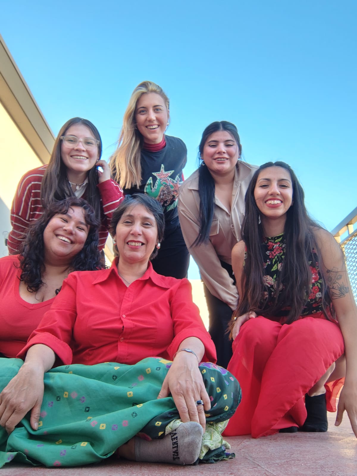 Amira junto a las participantes del encuentro